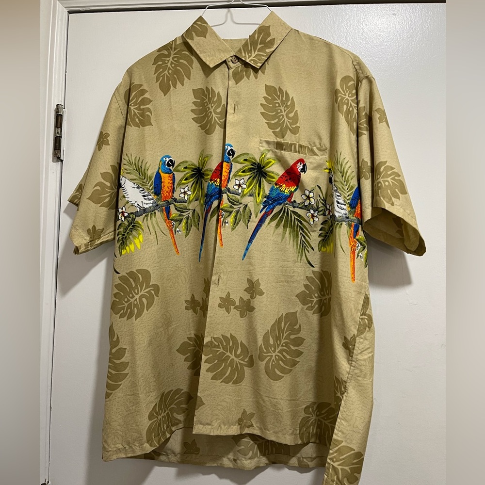 NWOT casual short sleeve button down shirt.